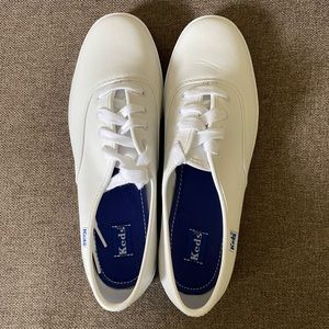 Women’s white Keds size 7
